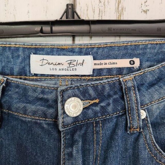 Denim Blvd Size 5 Juniors Distressed Straight‎ Womens Medium Wash Jeans - Picture 2 of 6